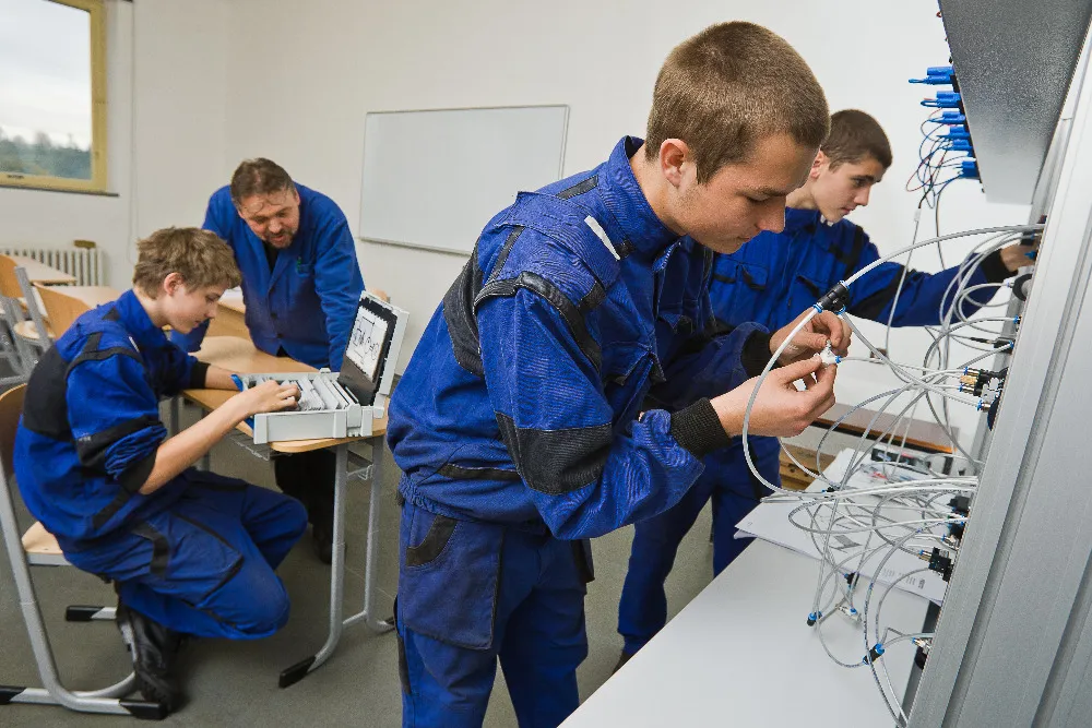 Vítkovická průmyslovka obnovuje obor letecký mechanik