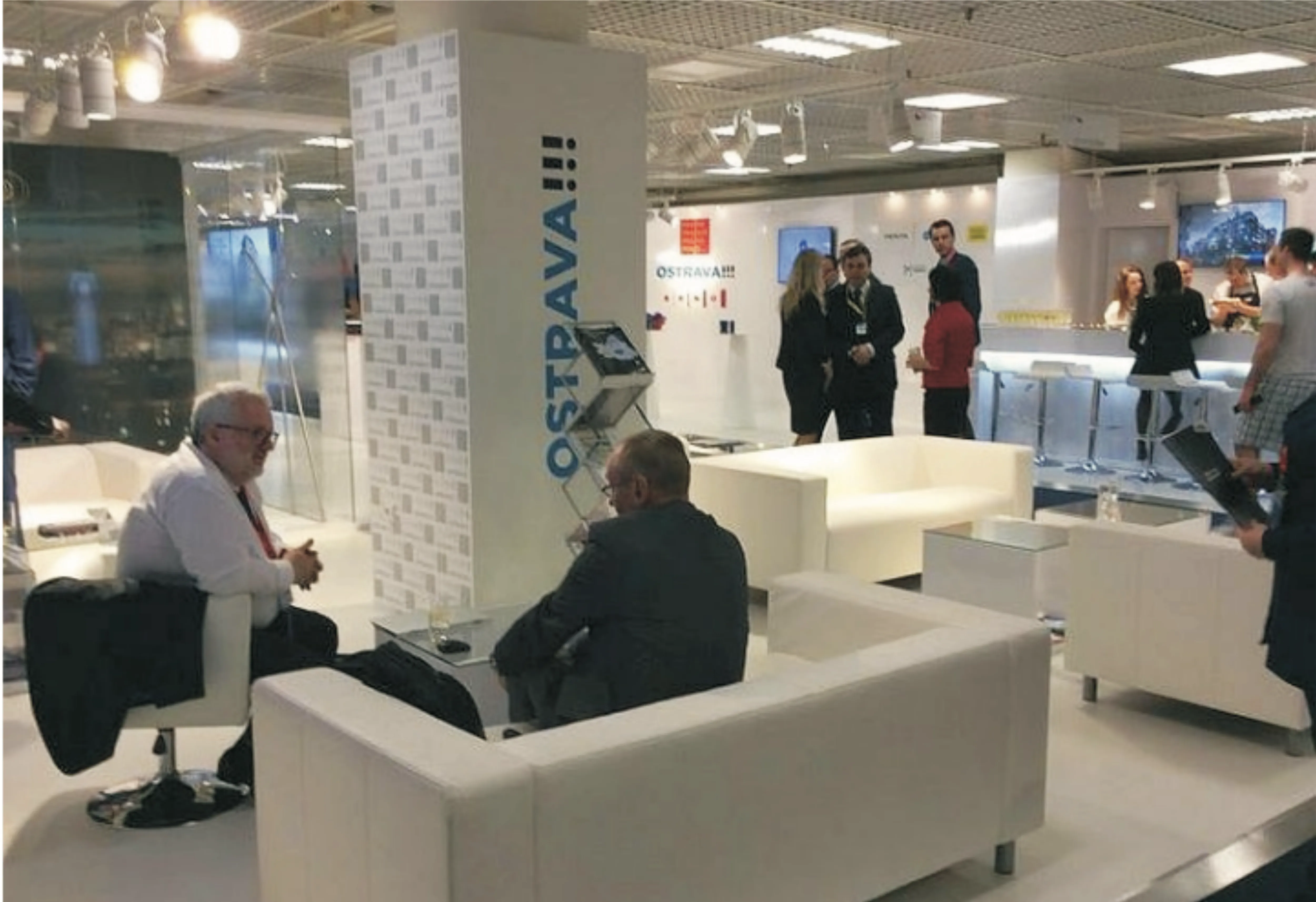 OSTRAVA SE NA VELETRHU V CANNES PREZENTUJE VE SPOLEČNÉ EXPOZICI TŘÍ MĚST