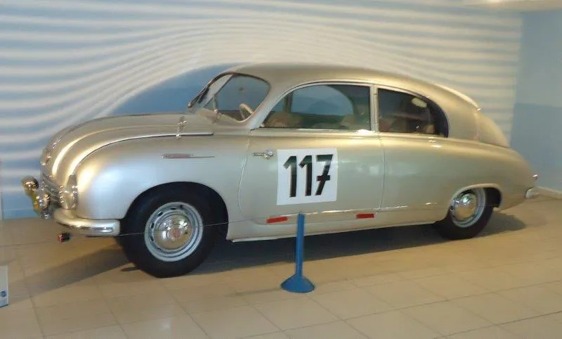Legendární krásky z kopřivnické automobilky k vidění v OC Forum Nová Karolina