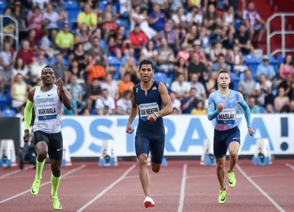 DIVÁCI NEJVĚTŠÍ ATLETICKÉ SOUTĚŽE U NÁS BOUŘLIVĚ PODPOROVALI SPORTOVCE