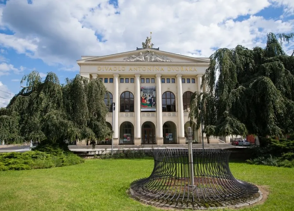 110. výročí divadla a velká očekávání