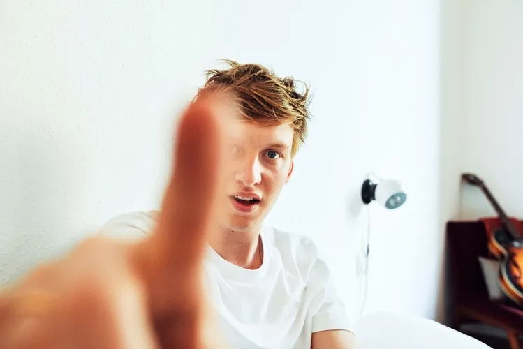 George Ezra, zpěvák s nezaměnitelným hlasem, vystoupí na Colours of Ostrava. Zabouří i punkoví Slaves