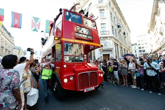 Turisté budou Ostravou jezdit dvoupatrovým autobusem