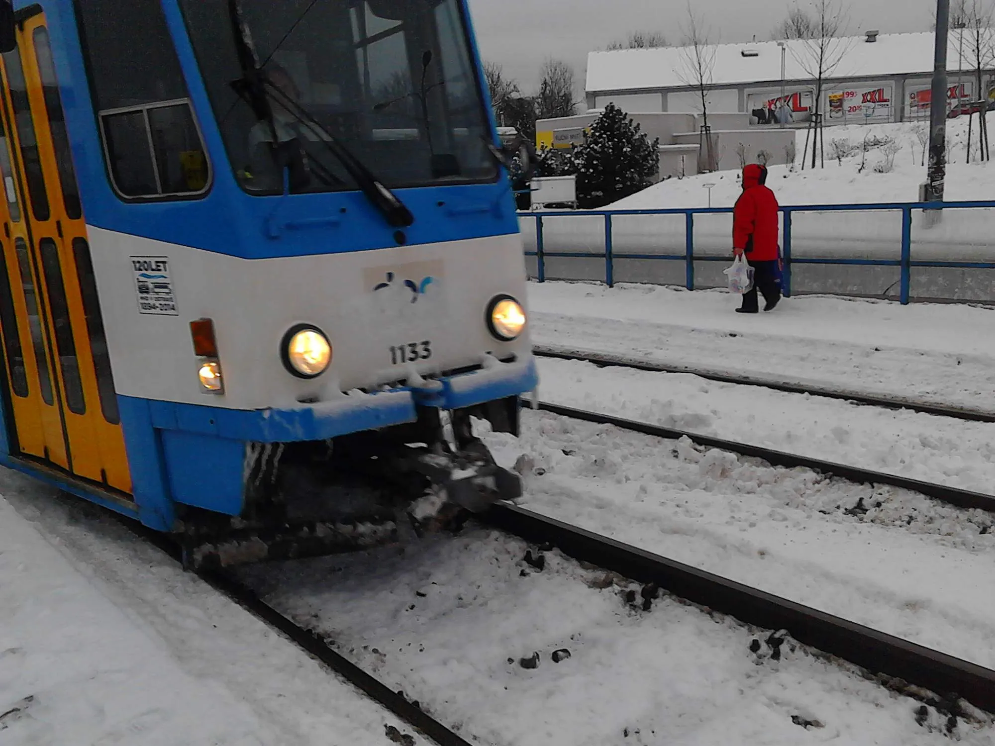 Dopravní podnik Ostrava úspěšně bojuje s mrazivým počasím