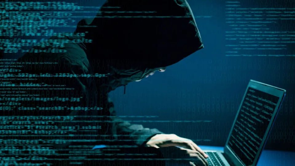 Typickým hackerem v ČR je zhrzený partner, bývalý kolega nebo pohoršený rodič nepřející lásce