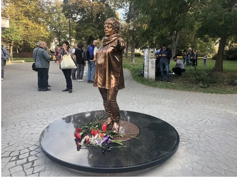 BYLA ODHALENA SOCHA VĚRY ŠPINAROVÉ
