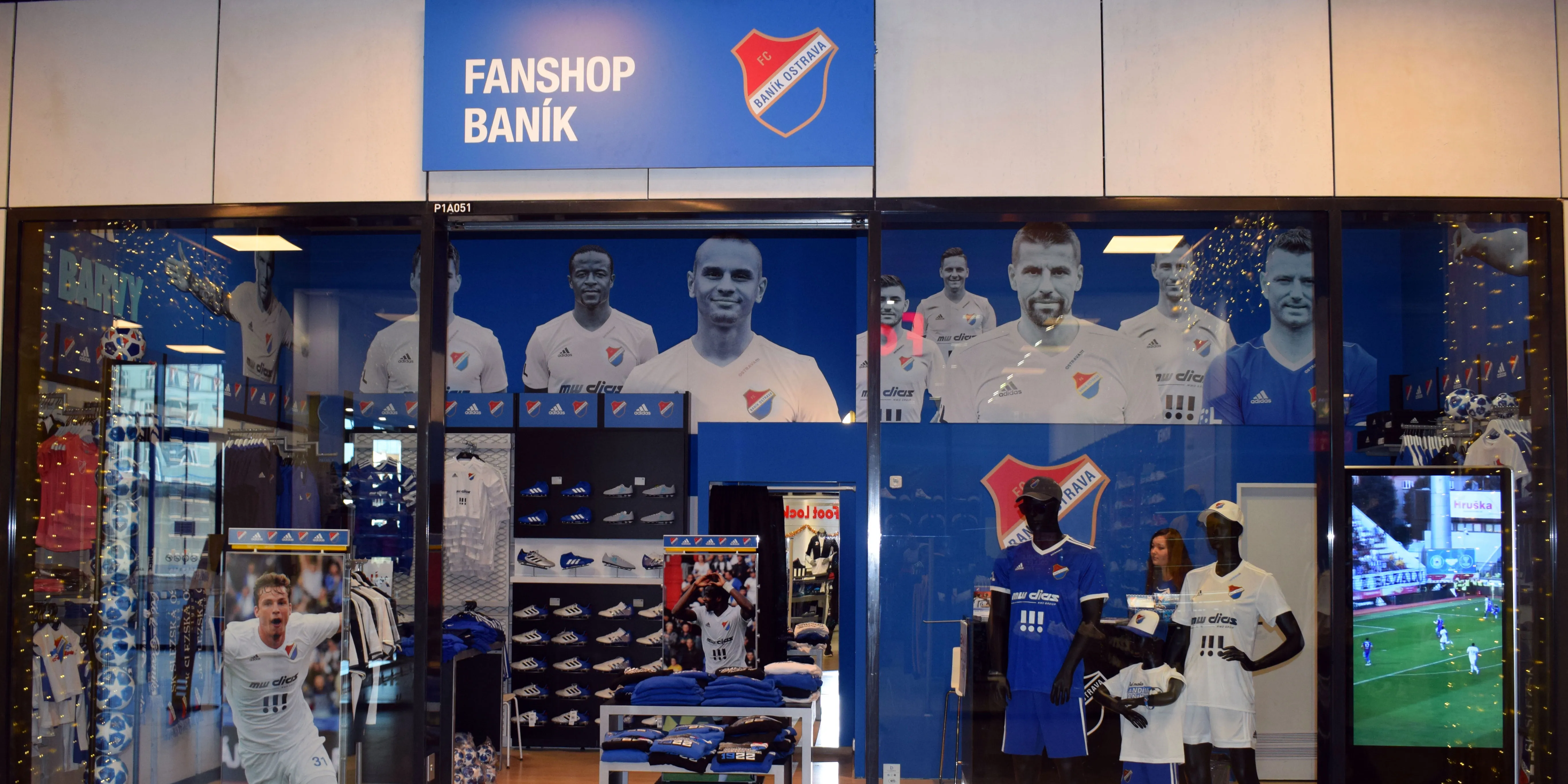 BANÍK OTEVŘEL FANSHOP VE FORU NOVÁ KAROLINA