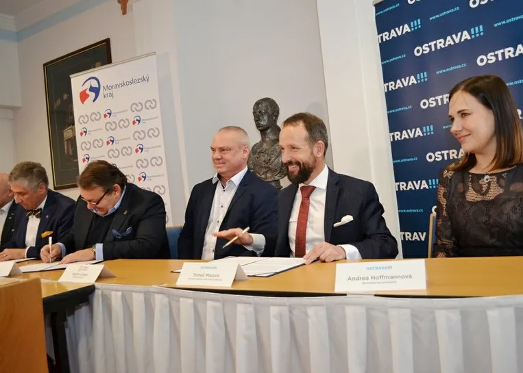 HOKEJOVÝ ŠAMPIONÁT DVACETILETÝCH OSTRAVA PŘIVÍTÁ ZA ROK