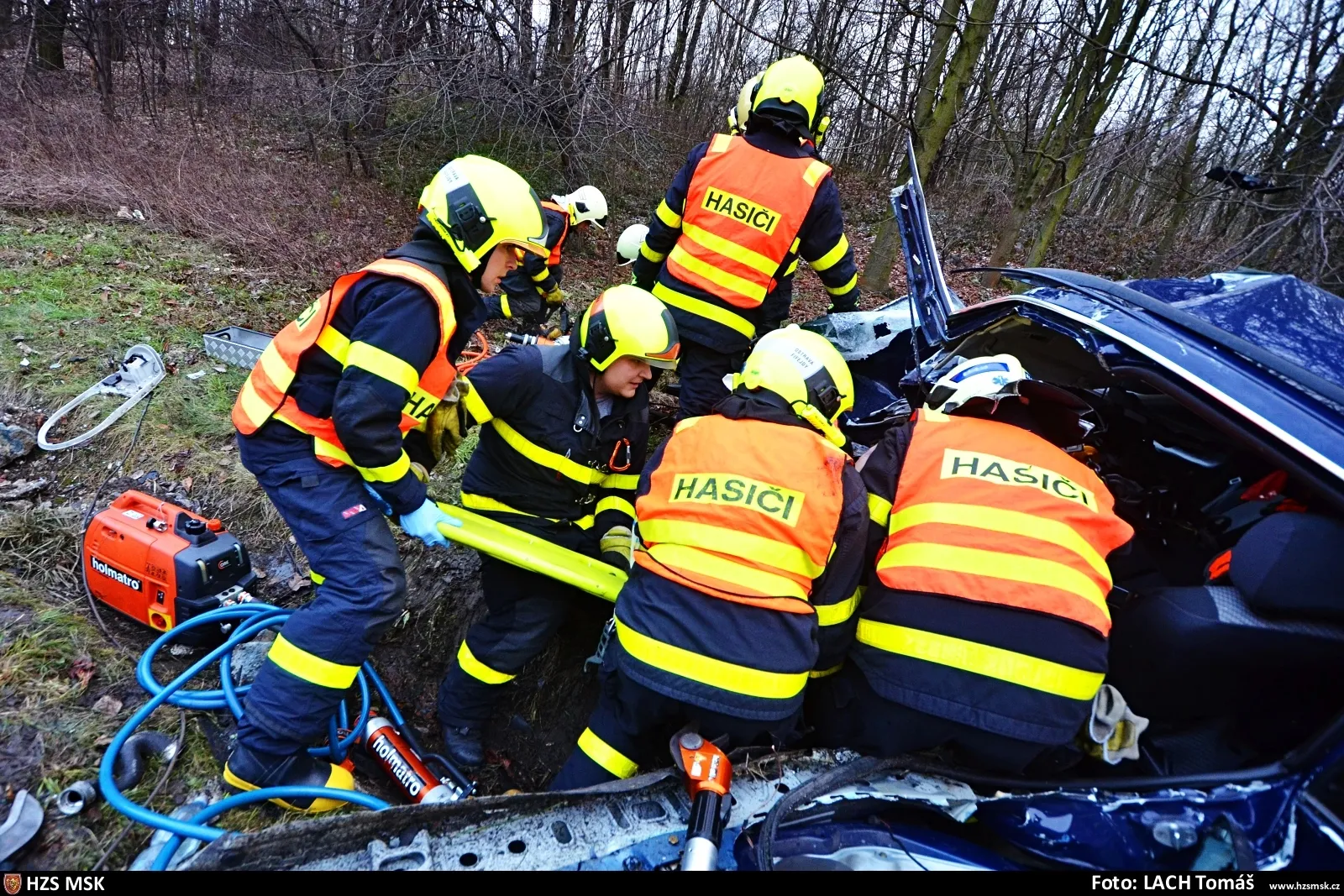 Nehoda osobního automobilu s vyproštěním řidiče