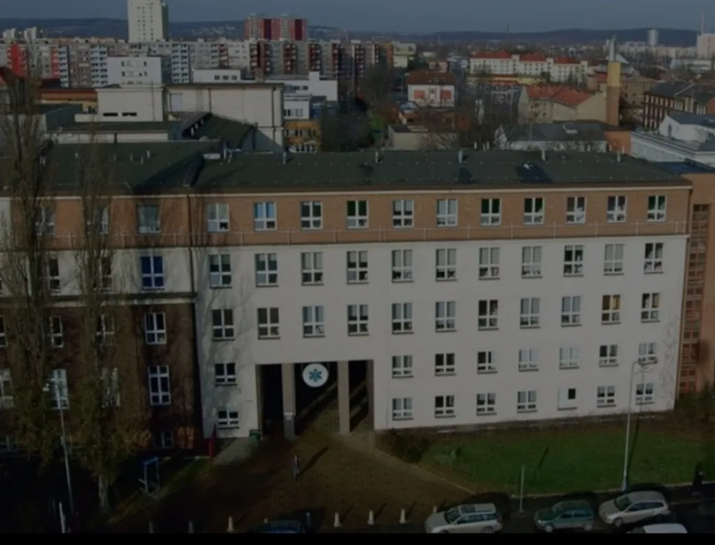 Na Lékařské fakultě Ostravské univerzity proběhla první úspěšná obhajoba doktorské práce. Šlo o lékaře z Chirurgické kliniky FN Ostrava