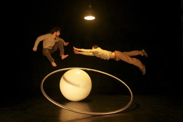 MUŽ S KOŽENOU MASKOU, STRHUJÍCÍ SHOW AMAZONEK A VIZVÁRY V NÁPADNÉM KOŽICHU. OSTRAVU ZASÁHNE MOVE FEST 2019