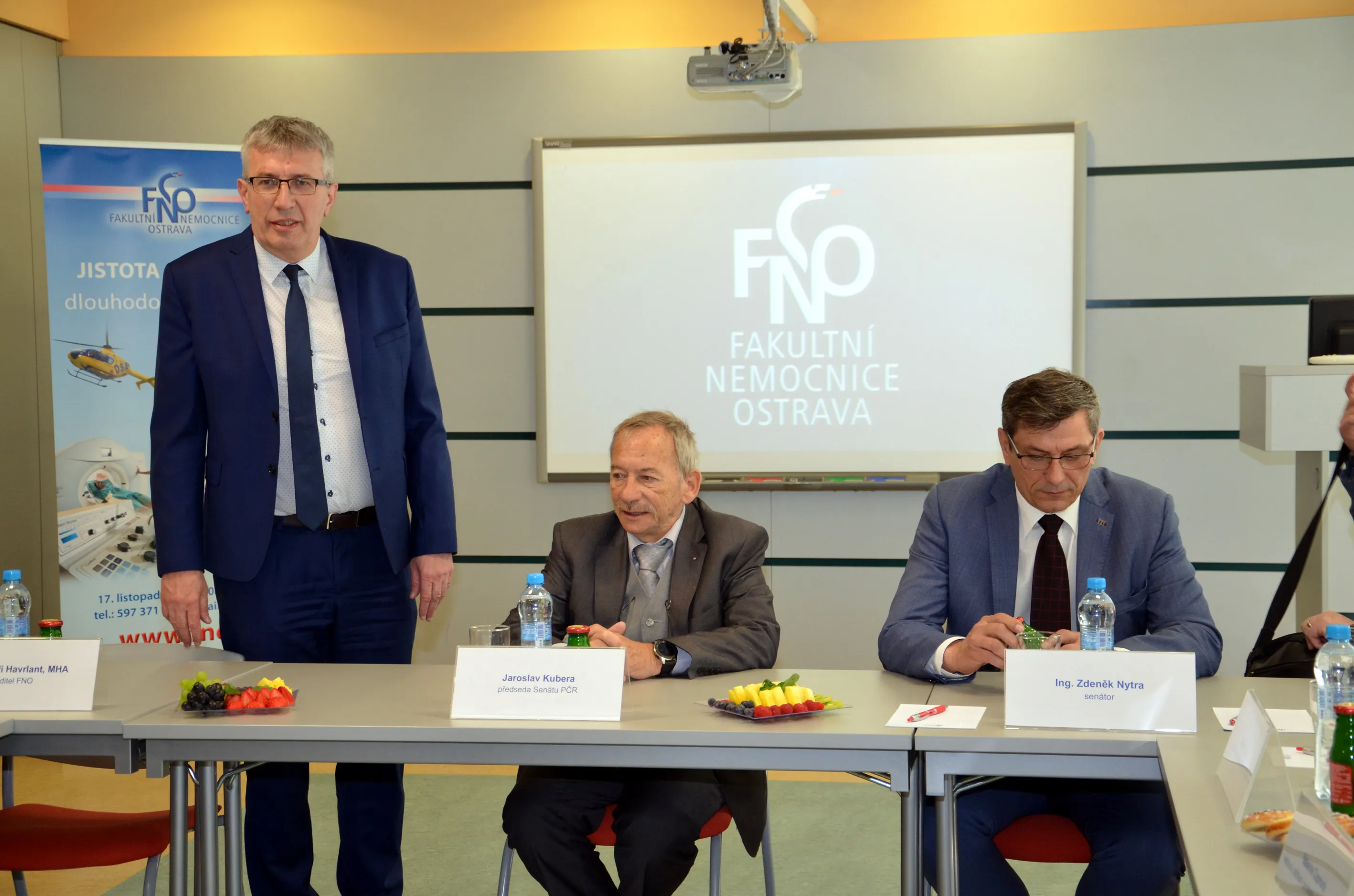 PŘEDSEDA SENÁTU JAROSLAV KUBERA NAVŠTÍVIL FN OSTRAVA