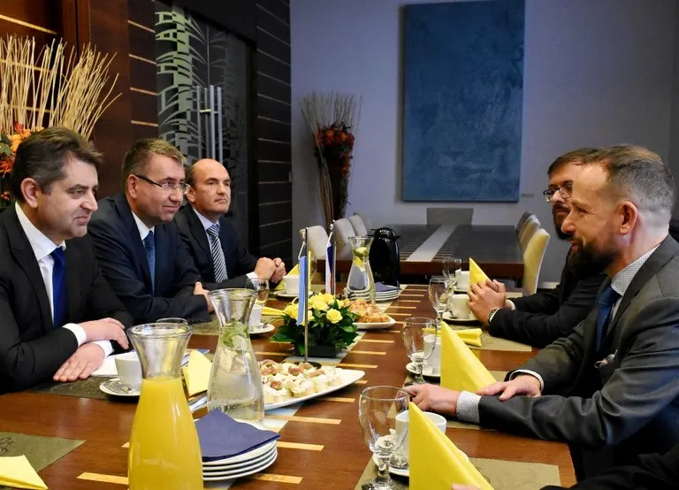 UKRAJINSKÝ VELVYSLANEC JEDNAL O MOŽNÉ SPOLUPRÁCI