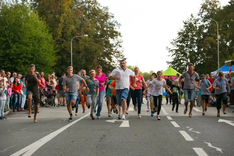 SOUSEDSKÁ SLAVNOST ZAŽÍT OSTRAVU JINAK SE BUDE POTŘETÍ KONAT U OBLOUKU