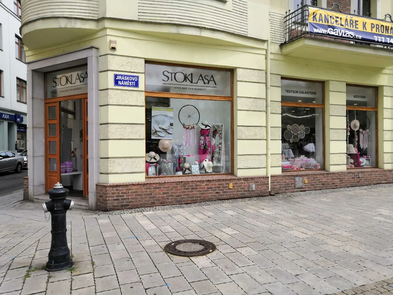 Ruční práce jsou stále v kurzu