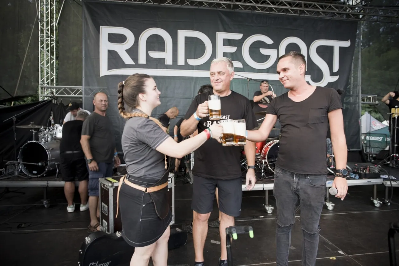 HVĚZDOU OSLAV SPRÁVNĚ HOŘKÉHO PIVY BYL RADEGAST RATAR