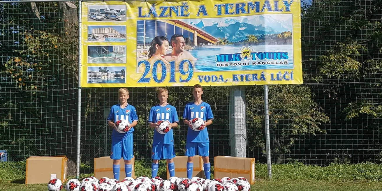 PARTNER BANÍKU VĚNOVAL MLÁDEŽI VYSOCE KVALITNÍ MÍČE