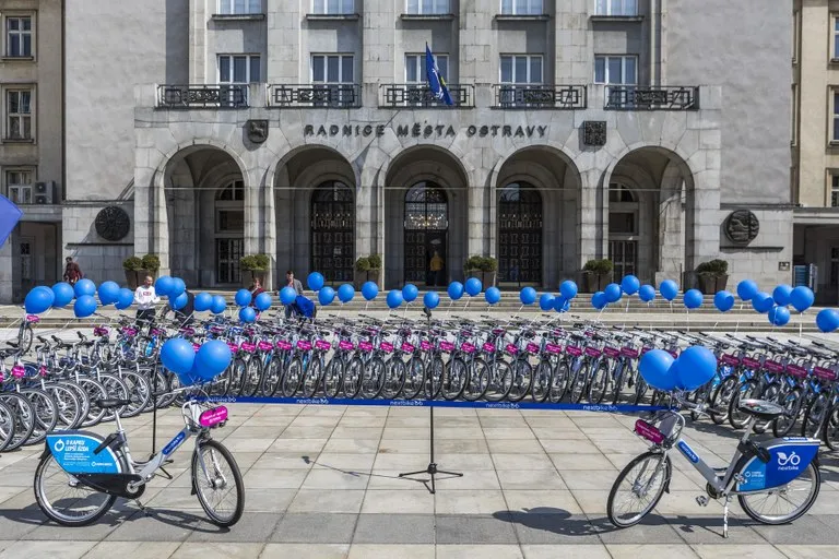 SDÍLENÁ KOLA JSOU V OSTRAVĚ ZAZIMOVANÁ