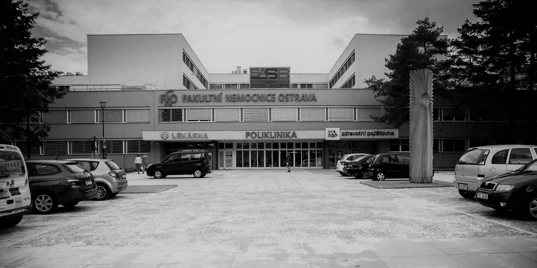 U polikliniky FNO vznikne památník, jeho podobu určí výtvarná soutěž
