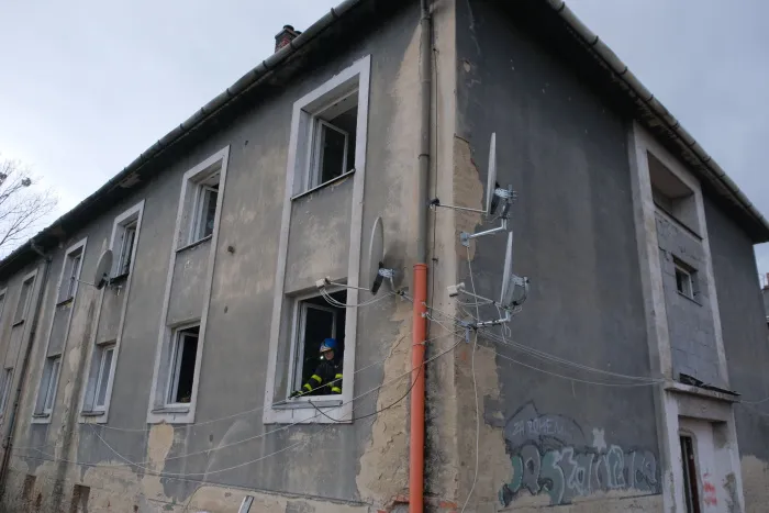 Záchrana pěti osob u požáru bytu v Ostravě