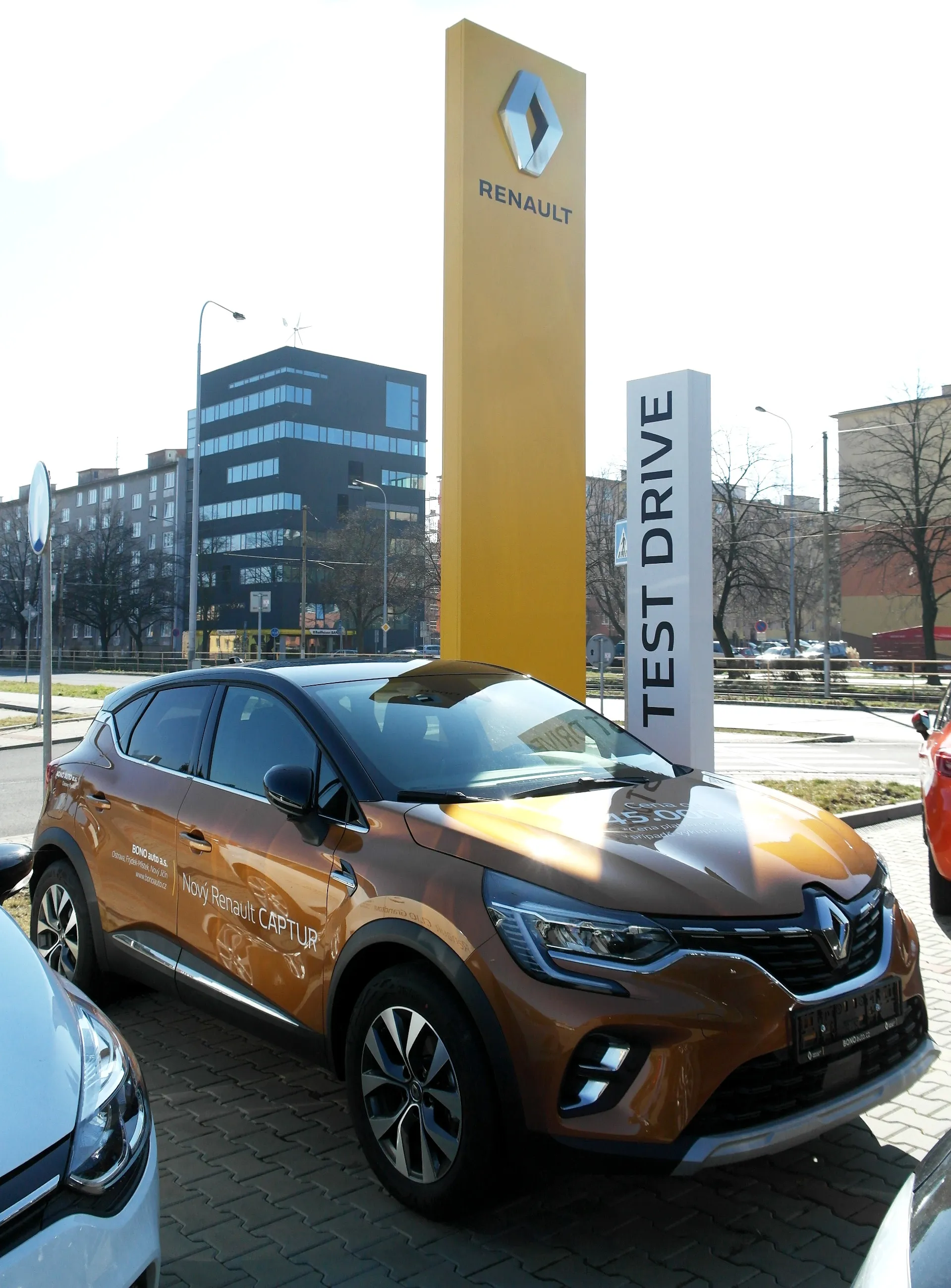 Renault CAPTUR roku 2020, větší, prostornější a zejména osobitější!
