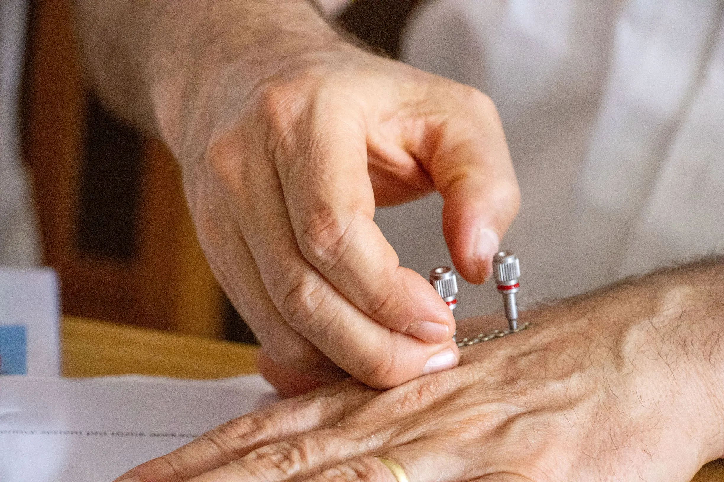 Lékaři z Centra plastické chirurgie a chirurgie ruky FN Ostrava začali nově používat unikátní systém implantátů