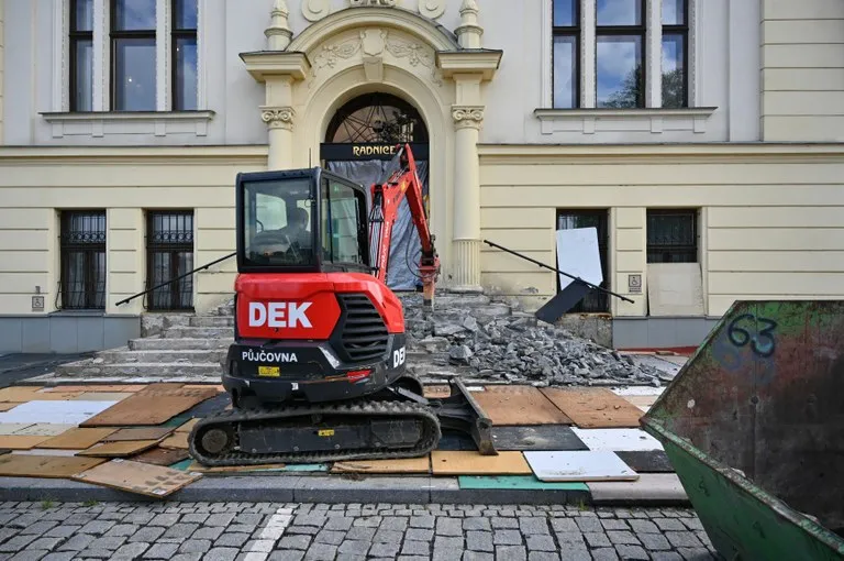 Radnice Slezské Ostravy bude mít nové žulové schody