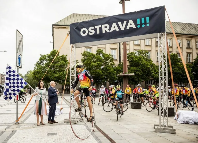 CYKLISTÉ POMÁHAJÍ ONKOLOGICKY NEMOCNÝM DĚTEM