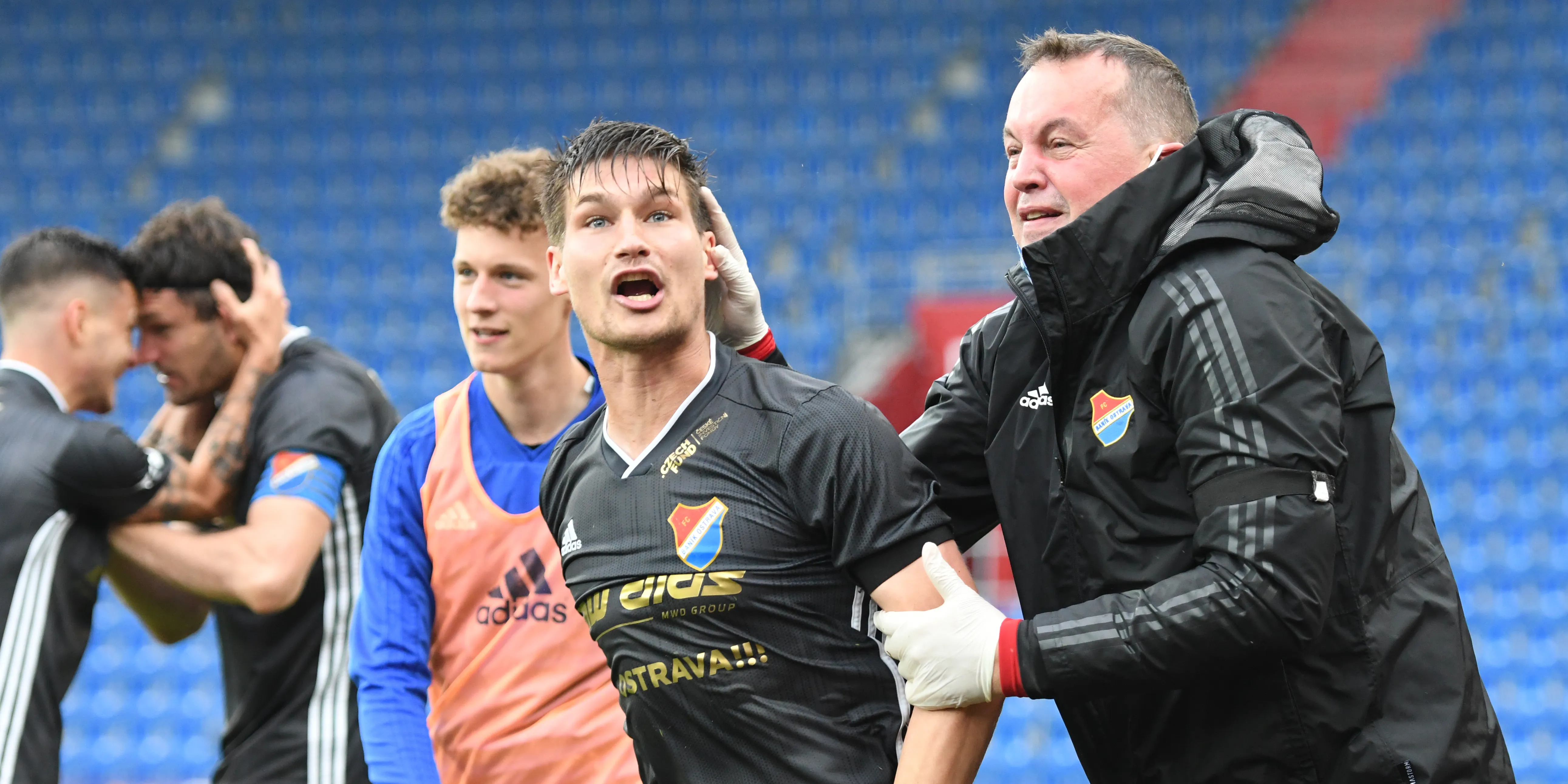 JAROSLAV SVOZIL: CHYBĚL TOMU PLNÝ STADION