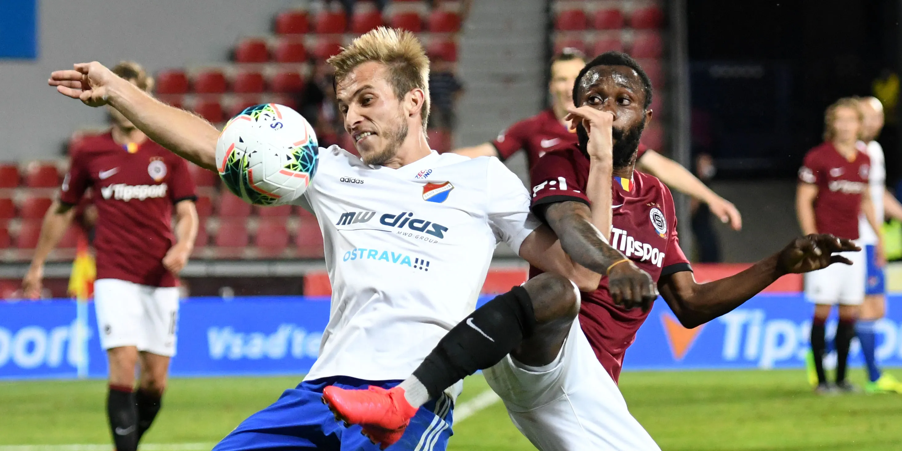 ROZHODLA ČERNÁ DEVÍTIMINUTOVKA: SPARTA-FCB 3:2