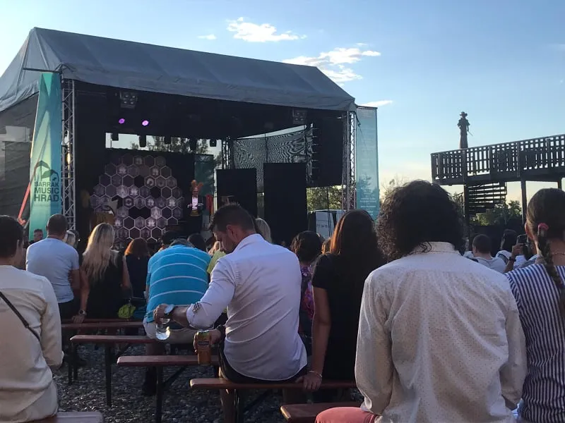Jaroslav Dušek odkrývá pozadí moderní společnosti na akci BARRÁK MUSIC HRAD