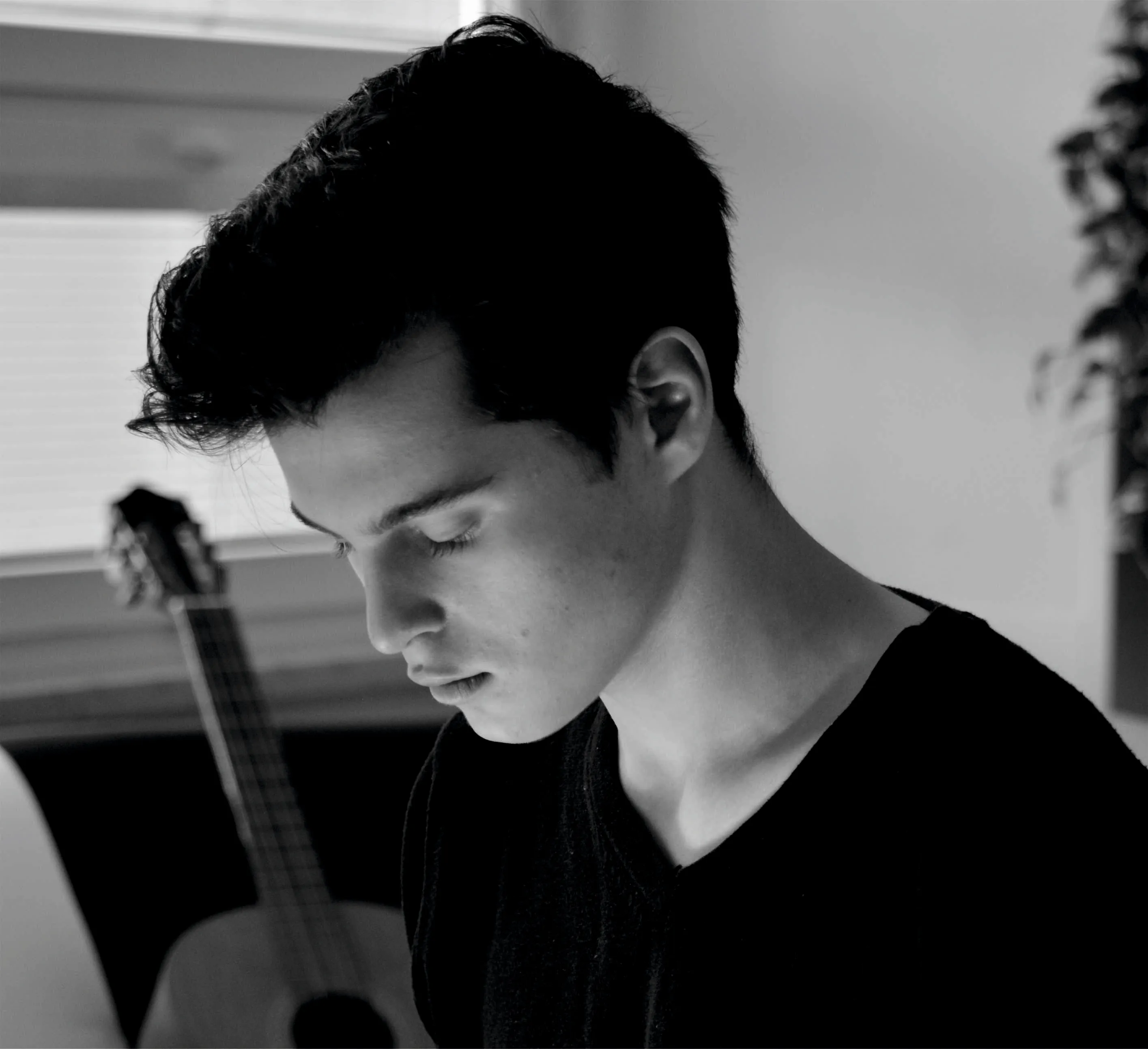 Ostravský zpěvák Mikuláš Hrbáček vydává svůj debutový singl Miss You s videoklipem