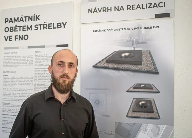 MĚSTSKÝ ATELIÉR PŘEDSTAVUJE NÁVRHY PAMÁTNÍKU OBĚTEM STŘELBY