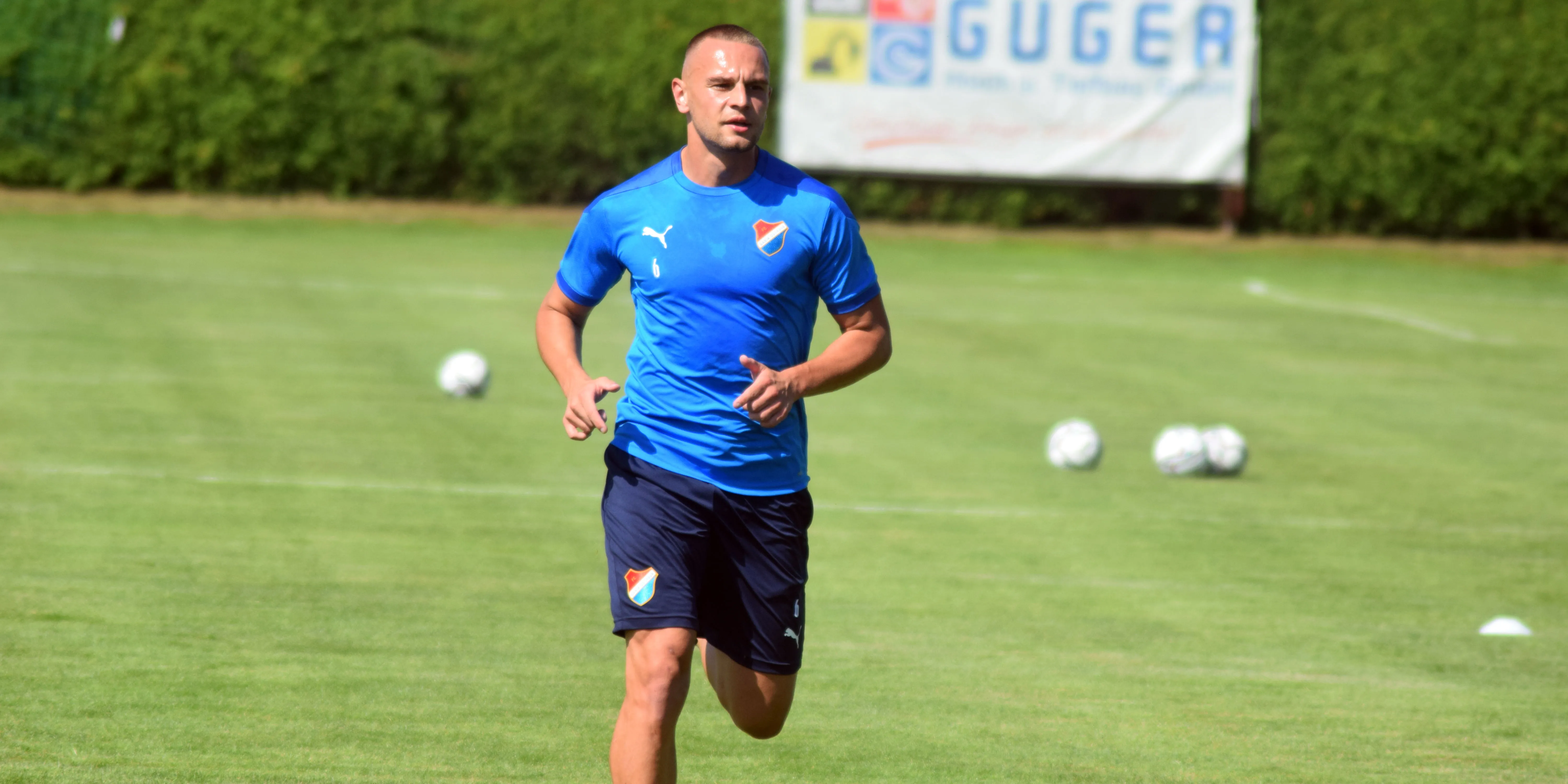 DENIS GRANEČNÝ MÍŘÍ DO NIZOZEMSKÉHO EMMENU