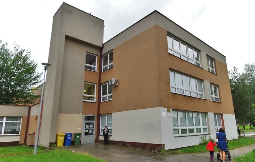 ZDRAVOTNÍ STŘEDISKO NA DUBINĚ ČEKAJÍ OPRAVY