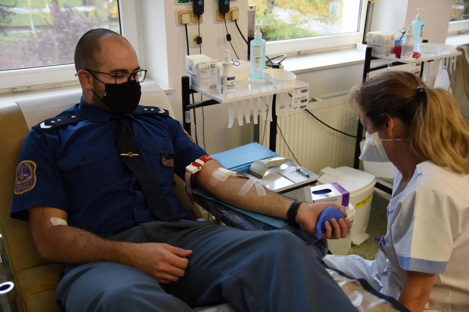 Příslušníci Vězeňské služby ČR přišli hromadně darovat krev