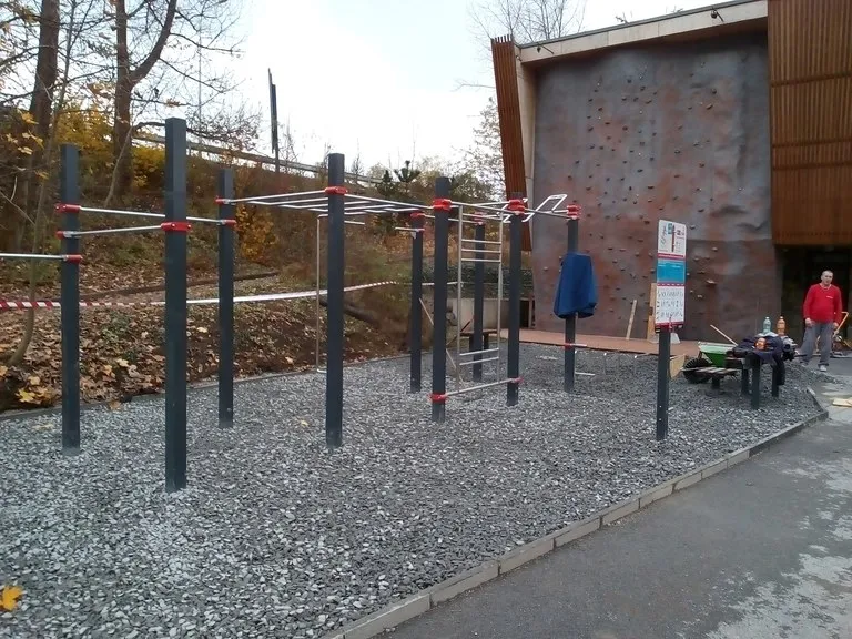 UZAVŘENÍ WORKOUTOVÉHO HŘIŠTĚ U LODĚNICE