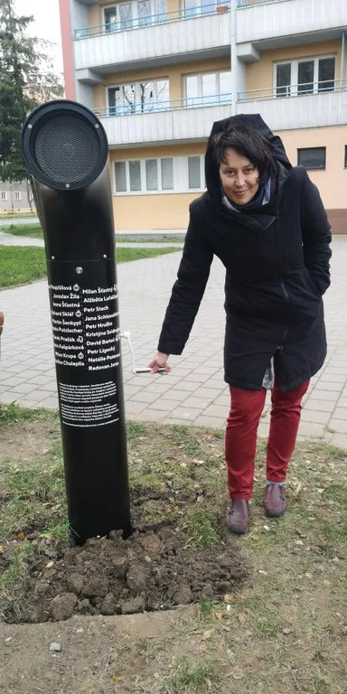PRVNÍ POEZIOMAT NA KLIČKU V ČESKU STOJÍ V PORUBĚ