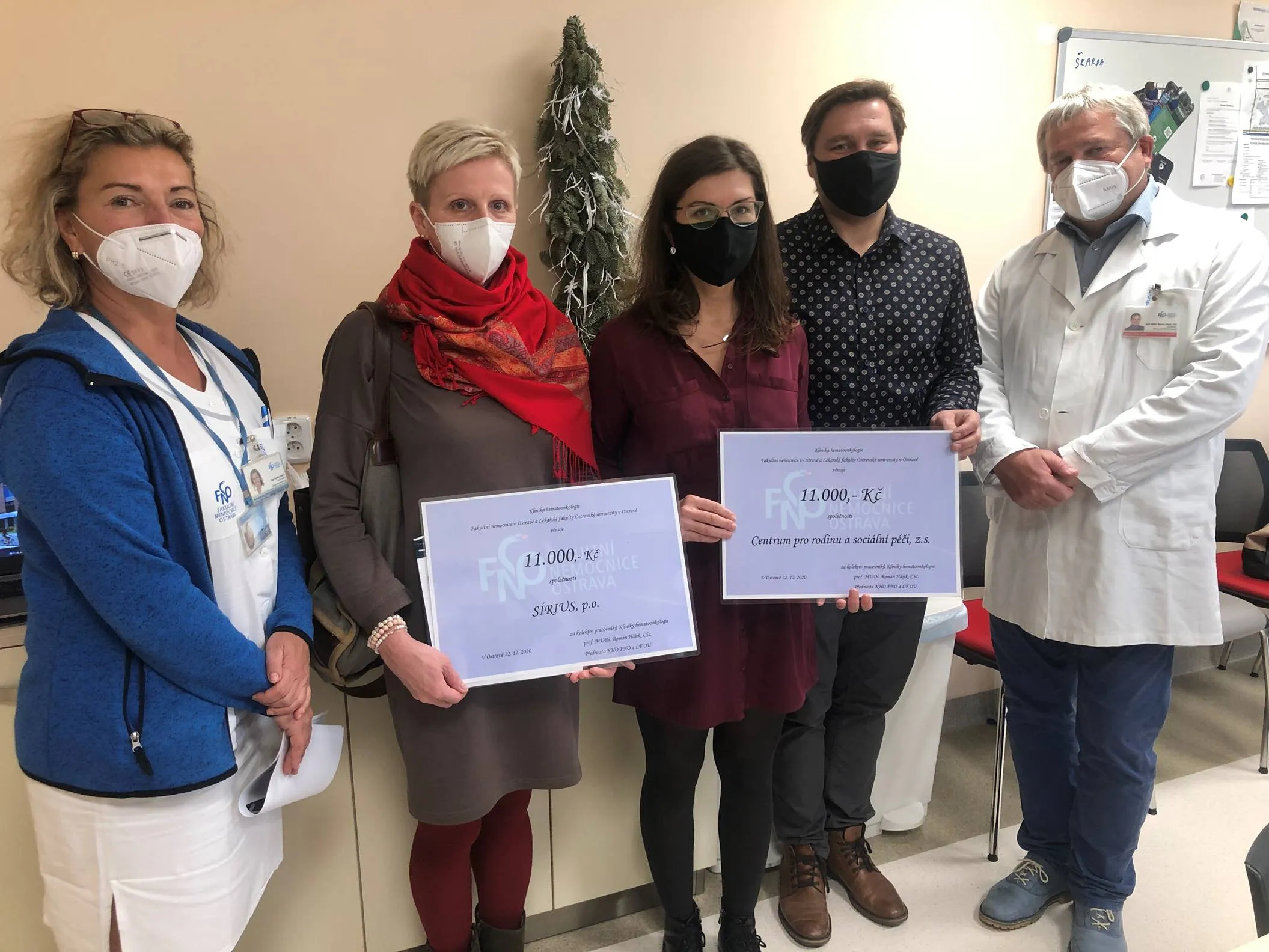 Zaměstnanci Kliniky hematoonkologie FN Ostrava darovali 22 000 korun potřebným
