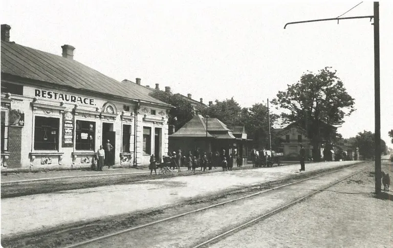 O NEJSTARŠÍCH HOSTINCÍCH V HULVÁKÁCH