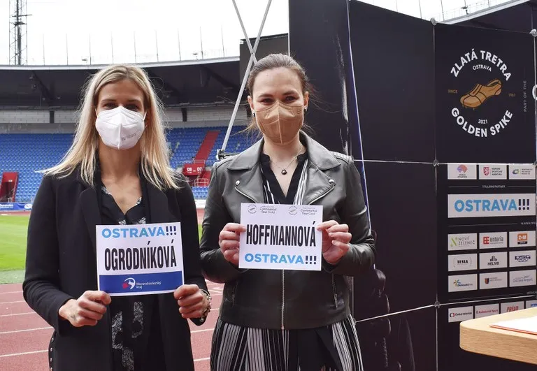 ZLATÁ TRETRA SE USKUTEČNÍ S DIVÁKY V HLEDIŠTI