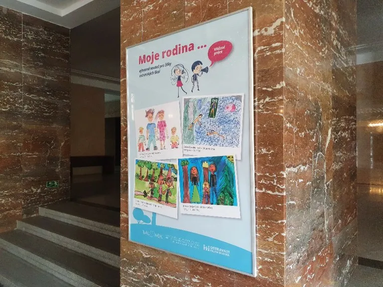 VÝSTAVA OBRÁZKŮ RODINY VE FOYER NOVÉ RADNICE