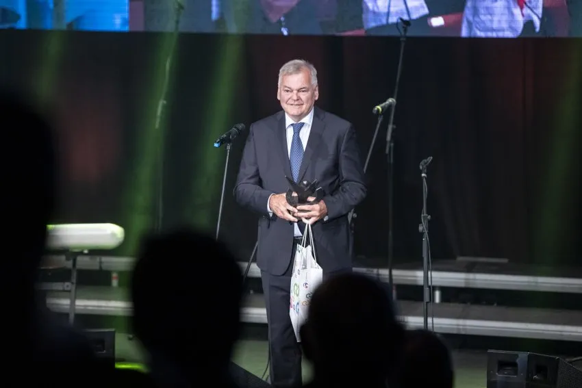 HOKEJISTA ONDŘEJ PALÁT je krajským sportovcem roku  a do síně slávy vstoupil Vladimír Vůjtek