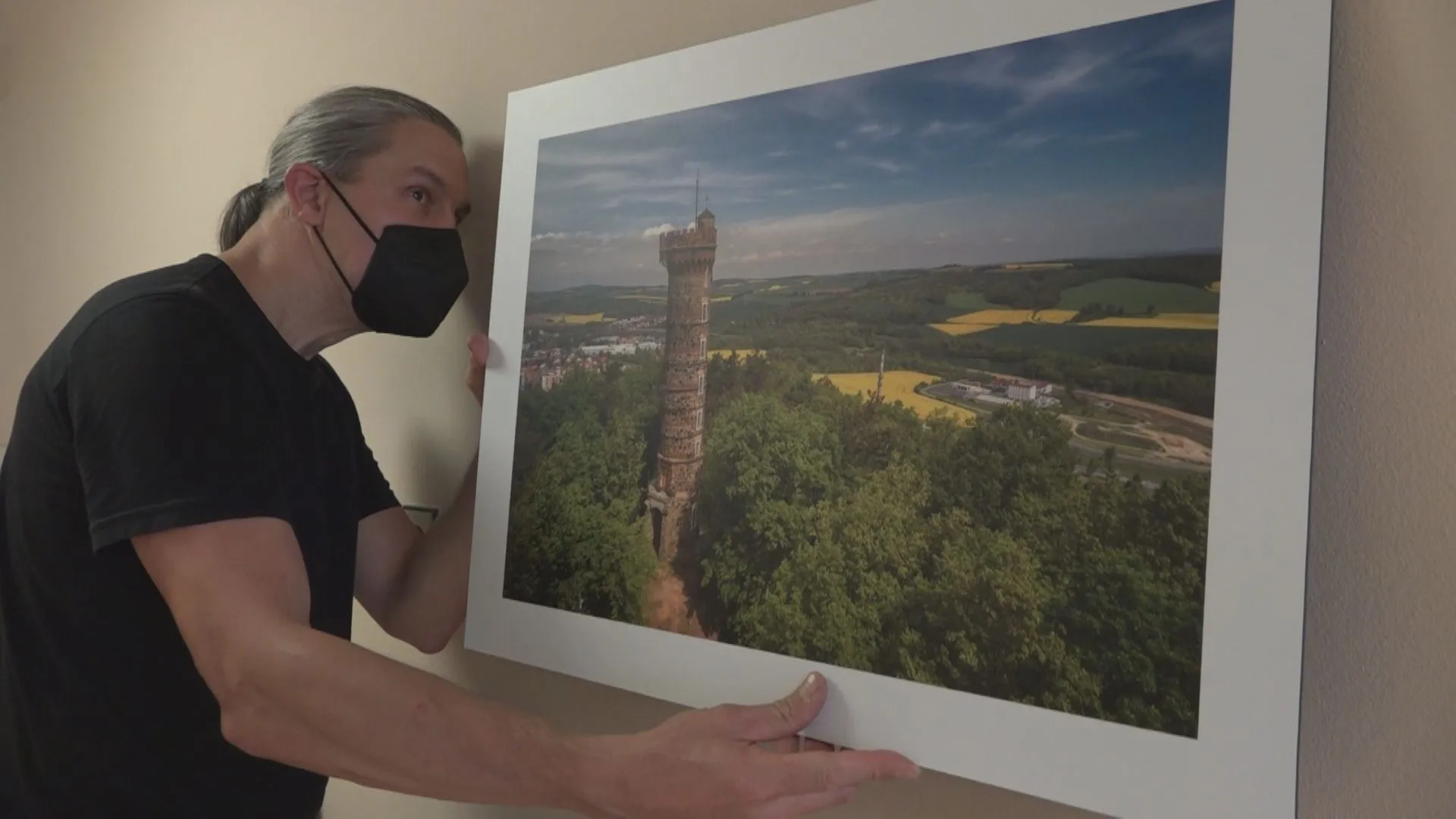 Světově oceňovaný fotograf daroval Fakultní nemocnici Ostrava kolekci svých snímků