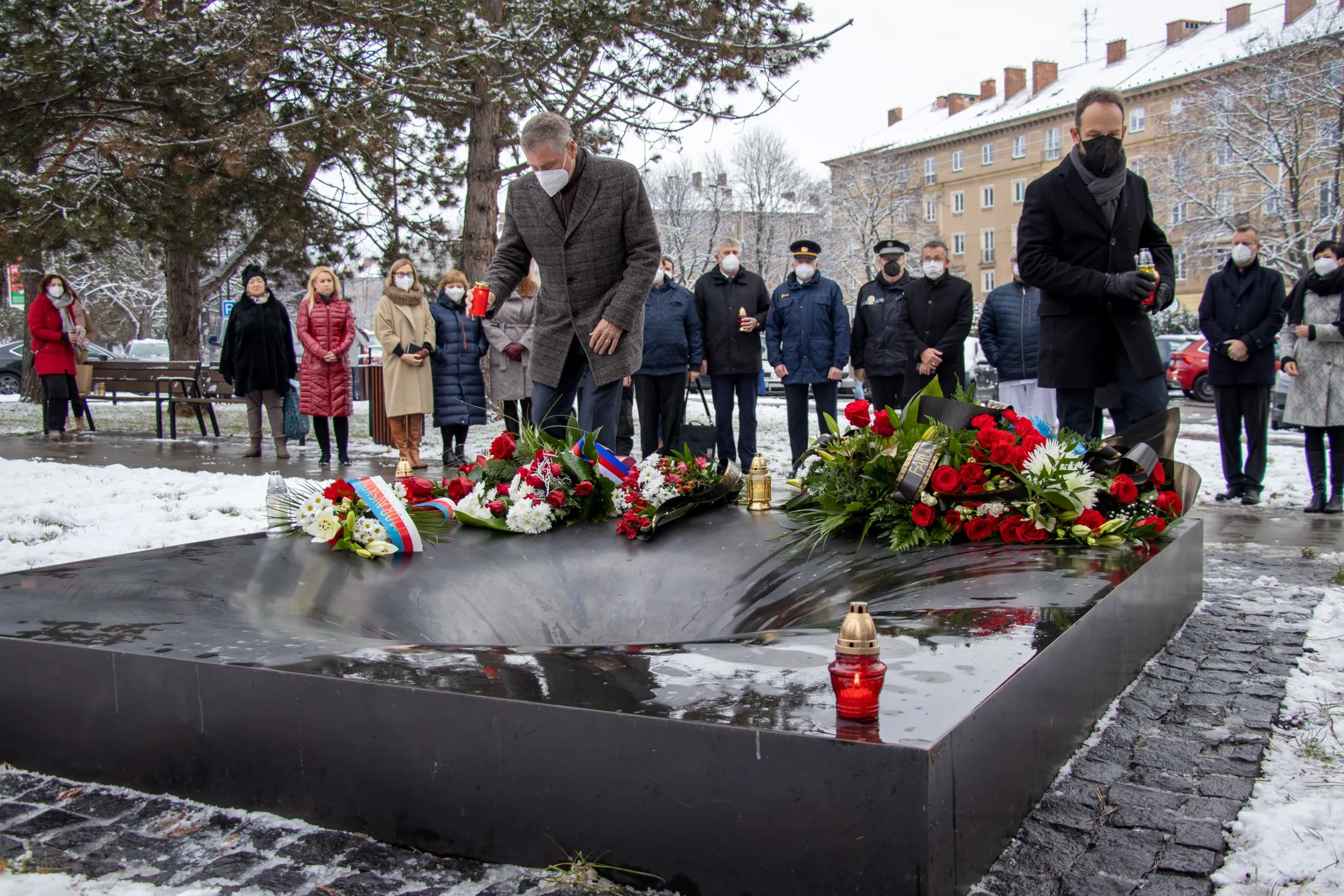 Ostrava si připomněla oběti tragické střelby ve fakultní nemocnici