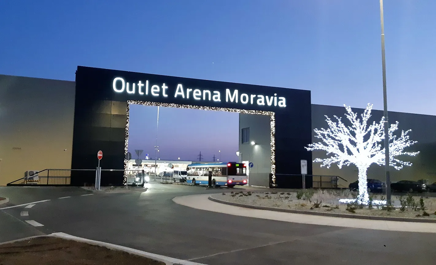 Outlet Aréna láká na povánoční slevy