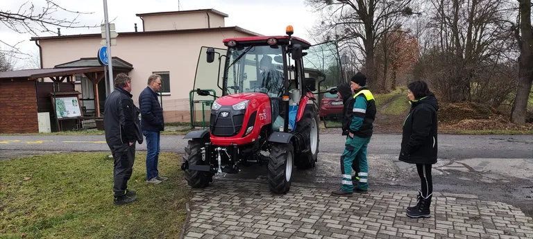 HRABOVÁ MÁ NOVÝ KOMUNÁLNÍ TRAKTOR