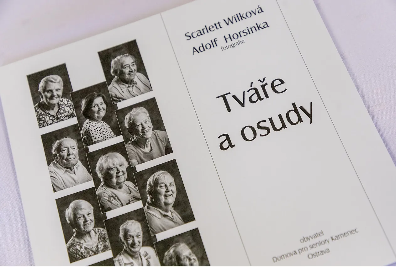 Domov pro seniory Kamenec vydává knihu Tváře a osudy