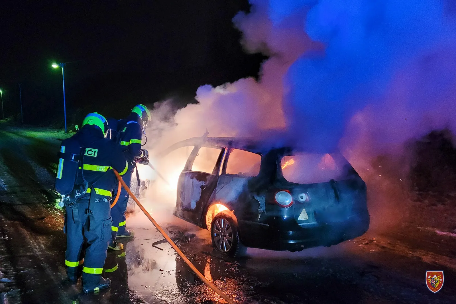V Žabni shořel Volkswagen Passat