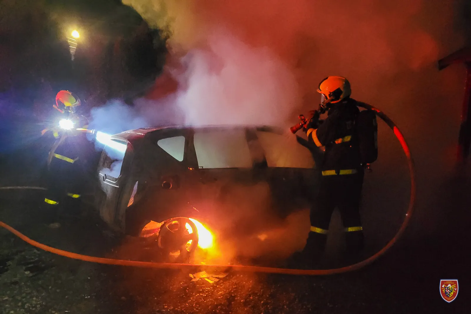 V noci ve Sviadnově shořela dvě auta
